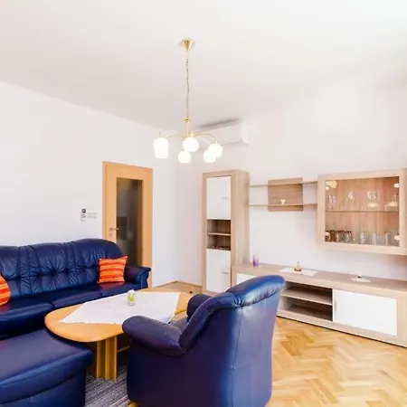 Anica Apartment *